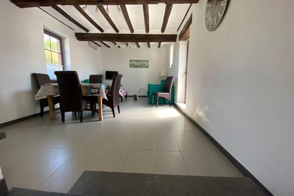 La Petite Maison Bienne-lez-Happart Bagian luar foto