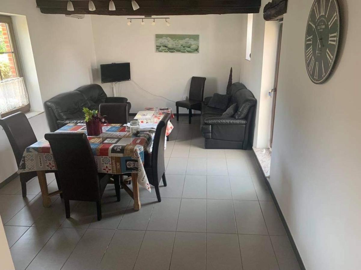 La Petite Maison Bienne-lez-Happart Bagian luar foto