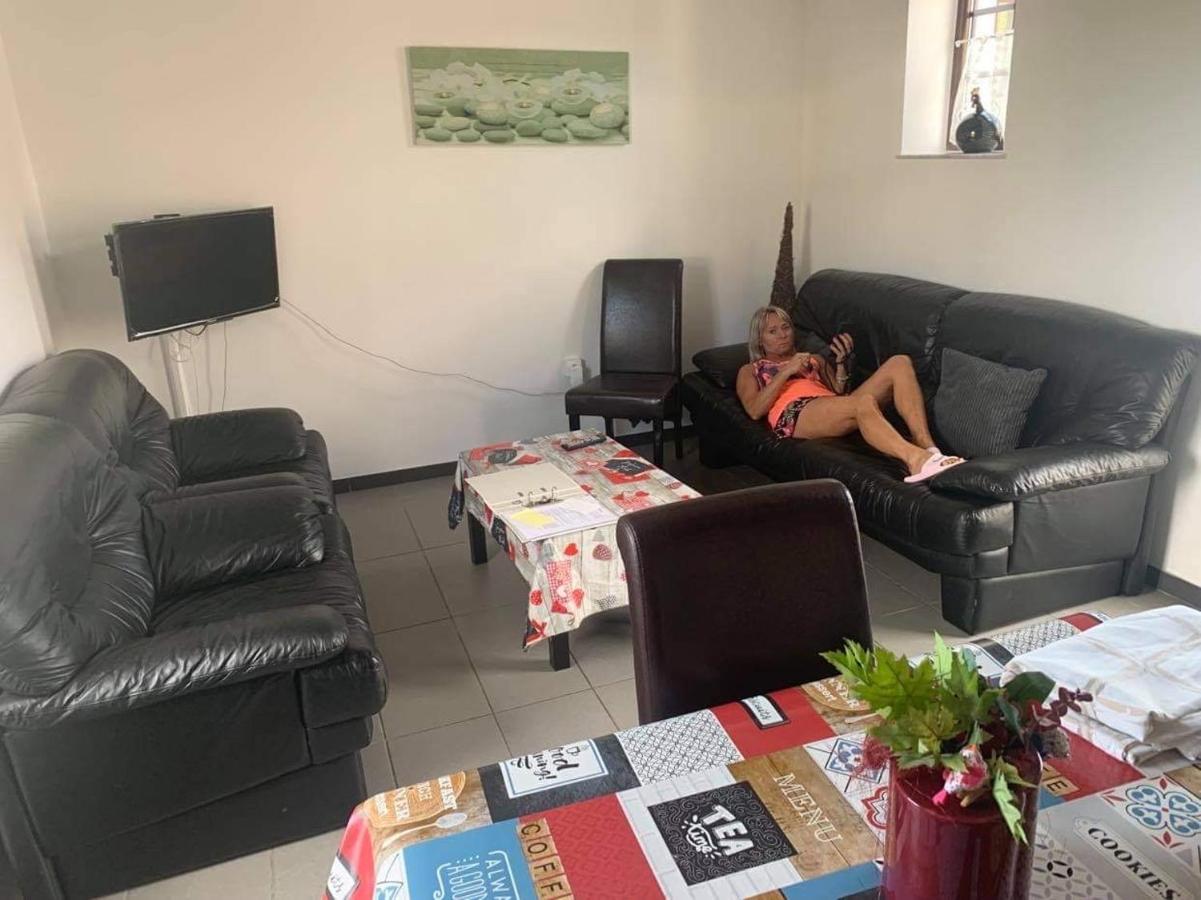La Petite Maison Bienne-lez-Happart Bagian luar foto